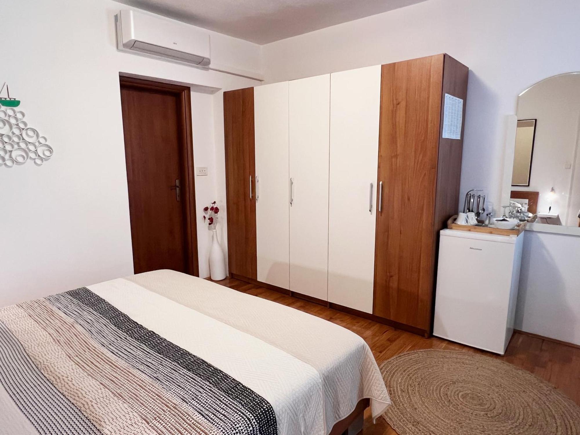 Room Tai - Spacious And Comfy With Private Terrace Hvar Town Dış mekan fotoğraf